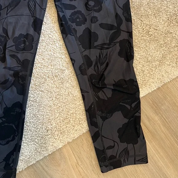 Lululemon Wunder Under Crop - Flat Inky Floral - Picture 3 of 11